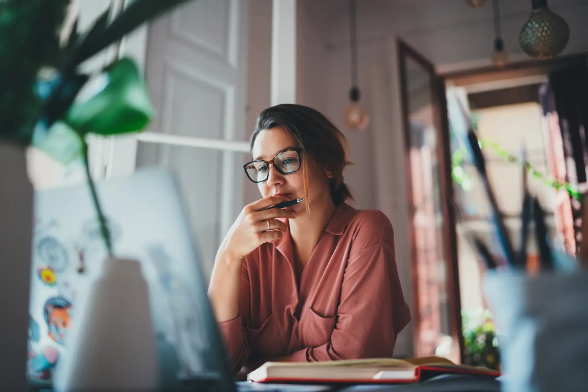 Immagine che elenca le funzionalità di hosting per blog, portfolio/cv, siti di e-commerce, siti istituzionali, app collaborative, forum e CRM.